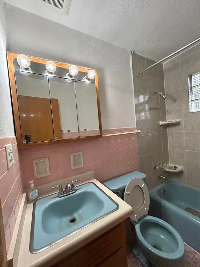 Building Photo - 2345 Brooksprings Dr Unit 1