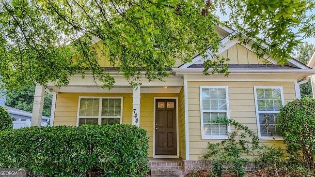 Photo - 744 W Vincent Dr