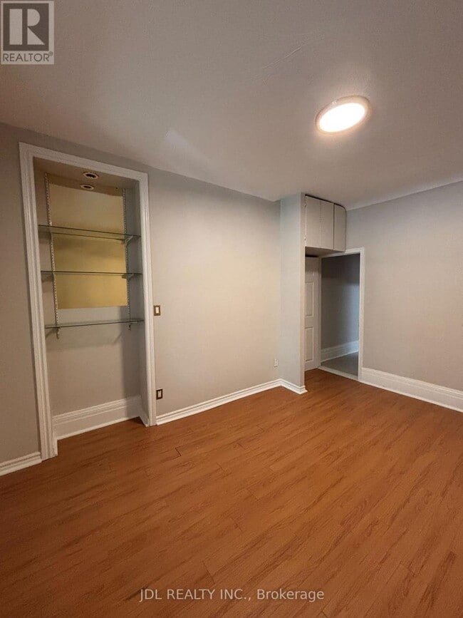 Photo - 593 Bathurst St