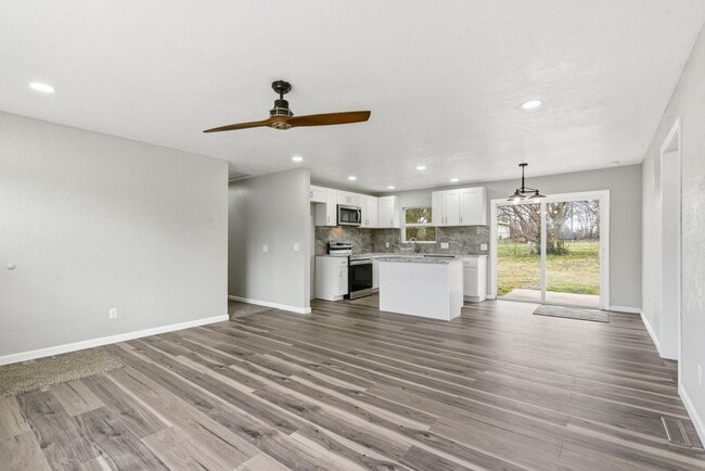 Photo - Newly Remodeled | 4 Bedroom | 3 Bathroom | 2 Ensuite's | Nixa, MO School District!