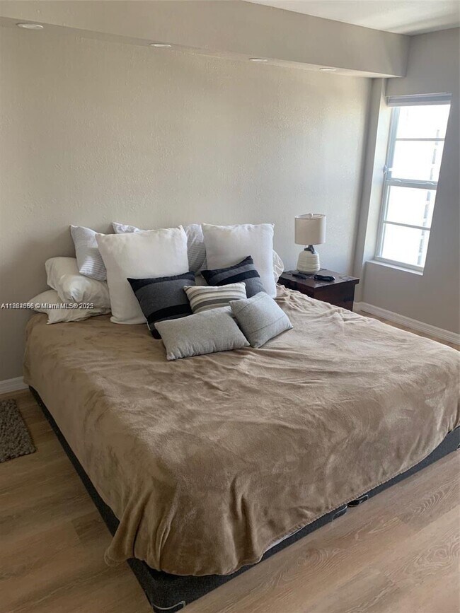 Photo - 1345 West Ave Unidad 902
