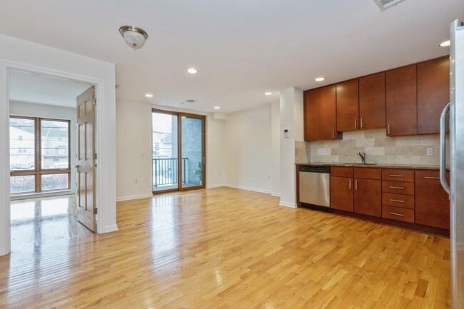 Building Photo - 17 Meadow Rd Unit 306