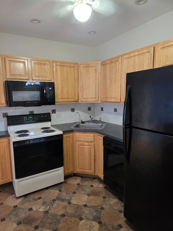 Building Photo - 107-107 Beech St Rental