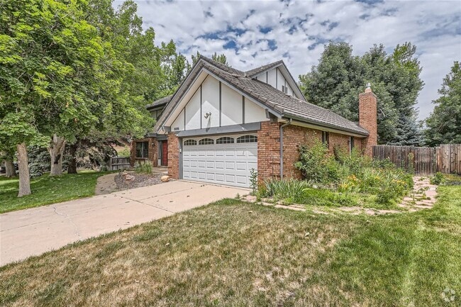 Building Photo - **Stunning 5-Bedroom 4-Bathroom Home in Li...