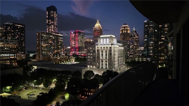Photo - 943 Peachtree St NE Unidad 1210