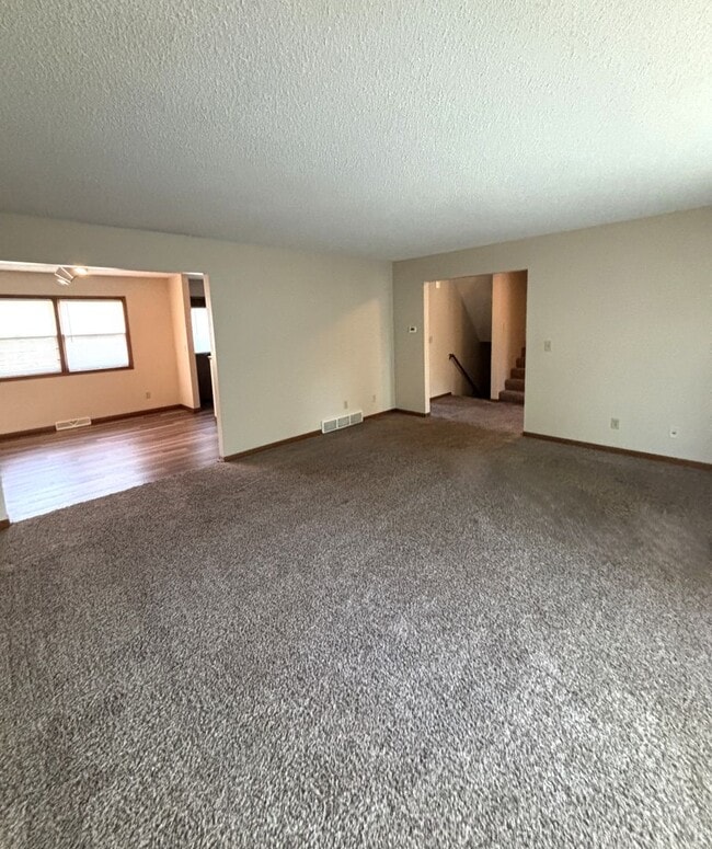 Photo - 3 Bed/ 1.5 bath Duplex for rent in desirable Waterloo location!
