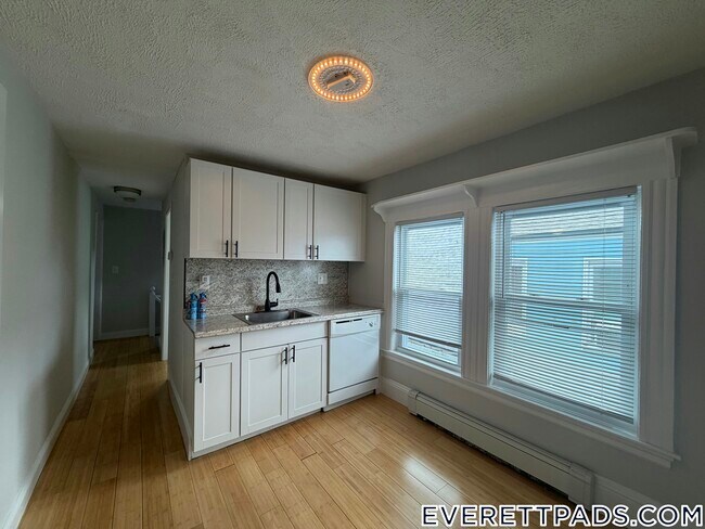 Photo - 33 Waters Ave Unidad 3