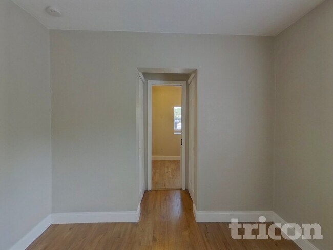 Photo - 3250 Prescott St N