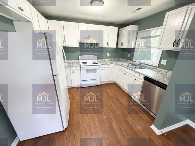 Photo - Spacious 3 Bedroom / 1 Bath Apartment in Sugar Creek *Ready Now*
