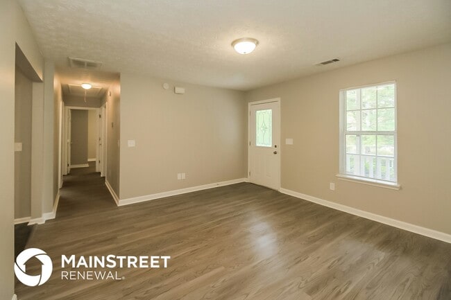 Photo - 8303 Lakeview Dr SW