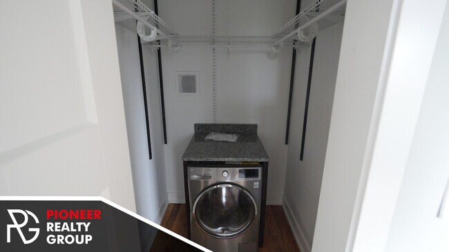 Photo - 907 W George St Unidad 3