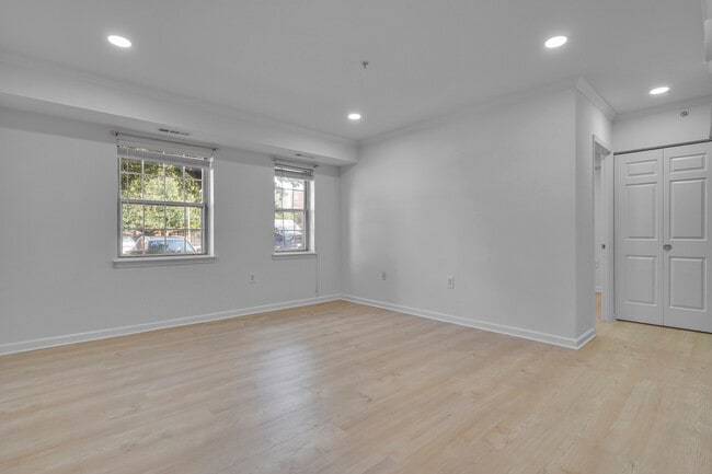 Photo - 3609 38th St NW Unidad 208