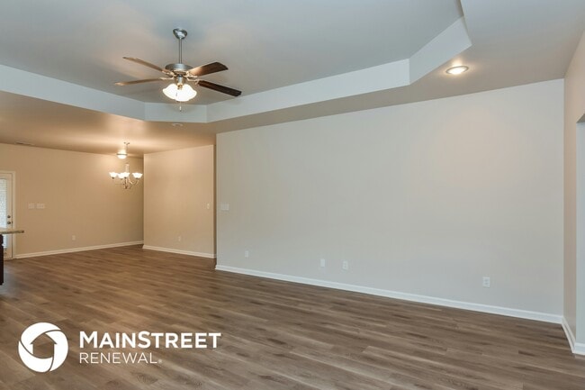 Photo - 124 Clydesdale Ln