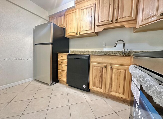 Building Photo - 8650 SW 67th Ave Unit 1032