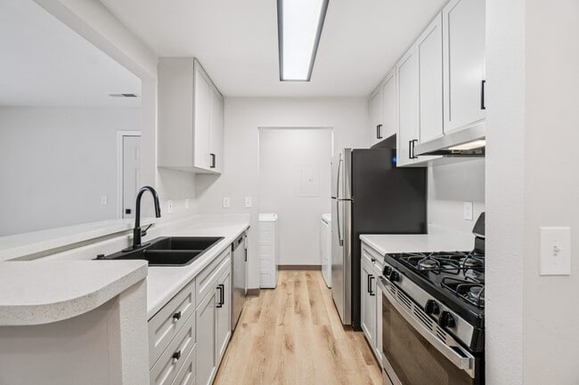 Building Photo - Turtle Cove