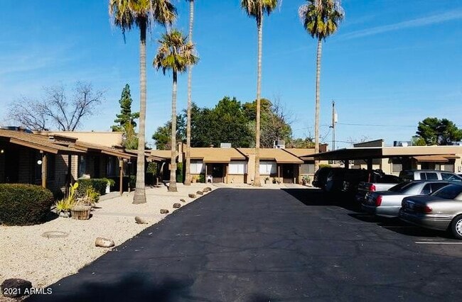 Building Photo - 2340 W Hayward Ave Unit 2