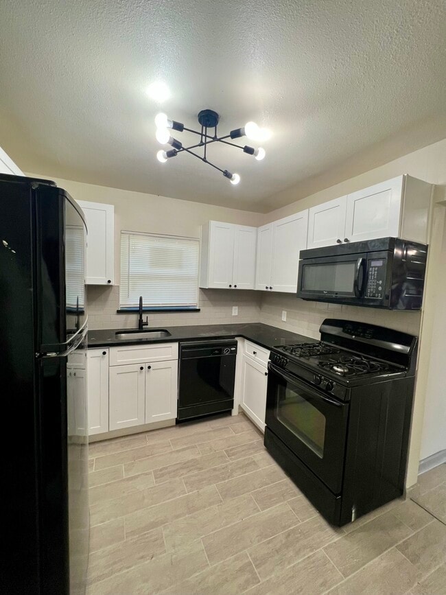 Photo - 1505 Maple Dr