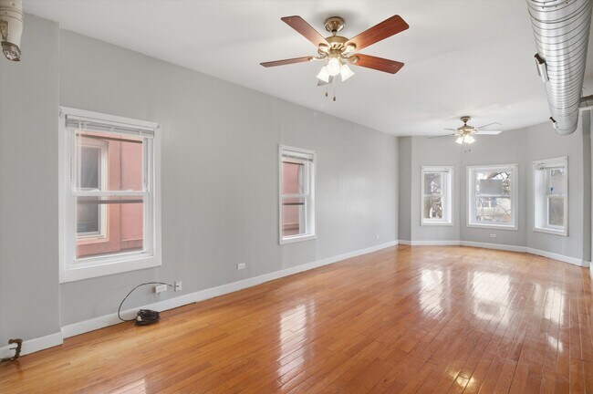 Photo - 2911 W Belden Ave