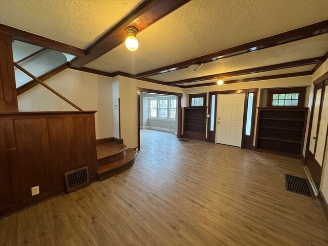 Photo - 201 N Independence Ave