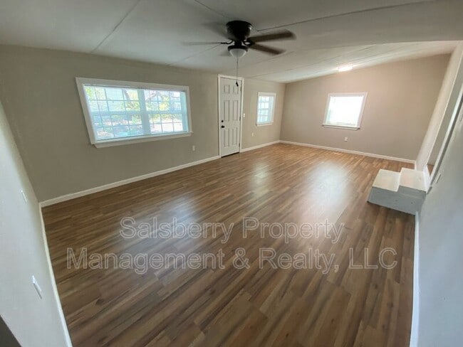 Photo - 1100 SE 9th St