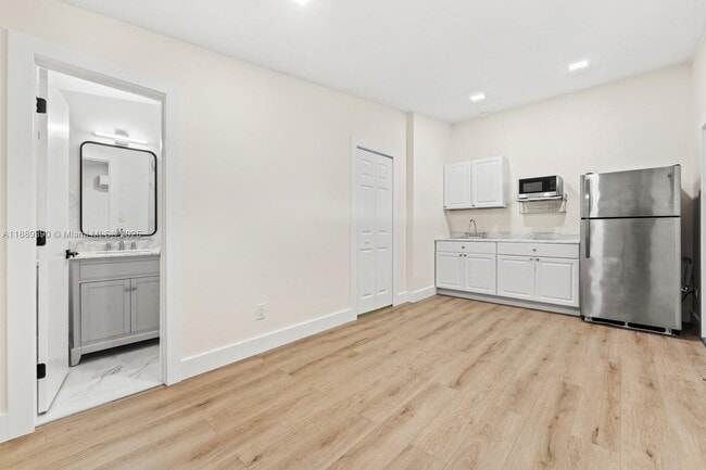 Building Photo - 9370 Nassau Dr Unit 1
