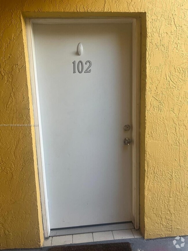 Building Photo - 560 NW 114th Ave Unit 102 Rental