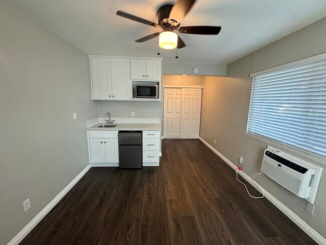 Estudio - Vista 1 - Evart Apartments