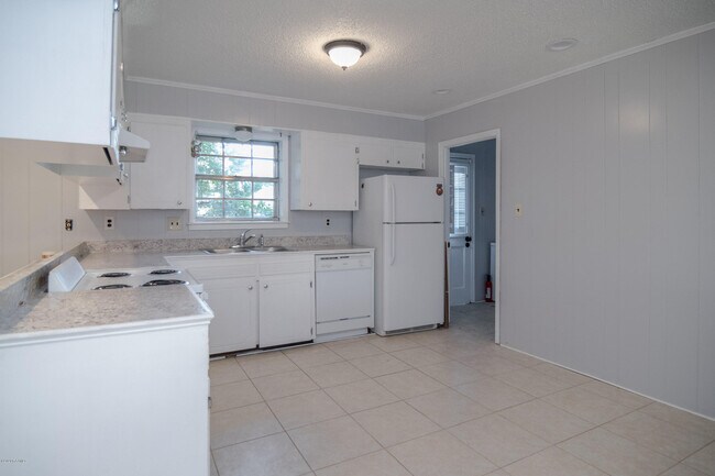 Photo - 111 Valencia Dr