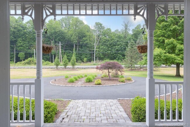 Photo - 185 Spook Rock Rd