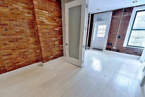 Photo - 227 E 82nd St