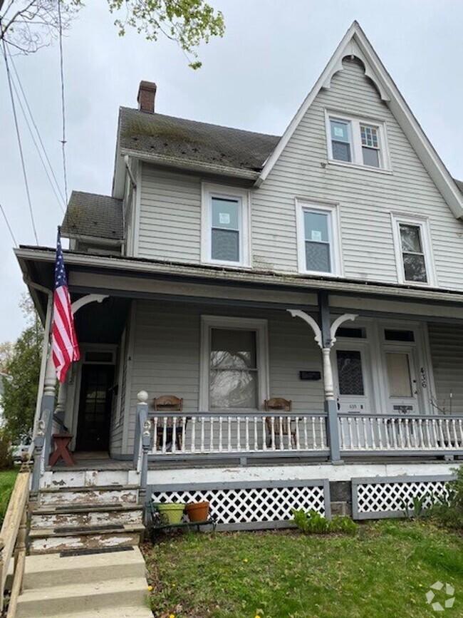 Building Photo - 438 E Broad St Unit Apt B