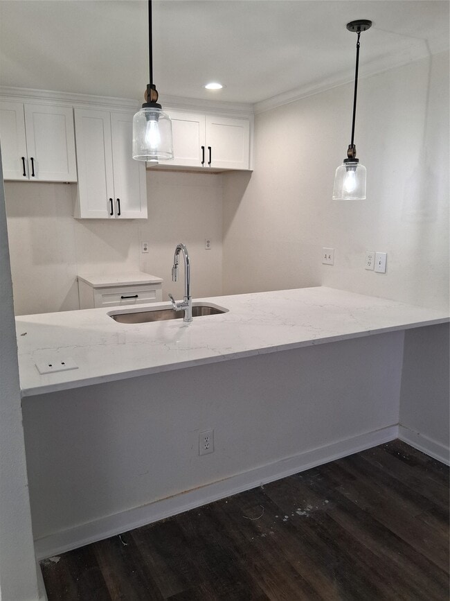 Building Photo - 7313 Gulf Fwy Unit 315