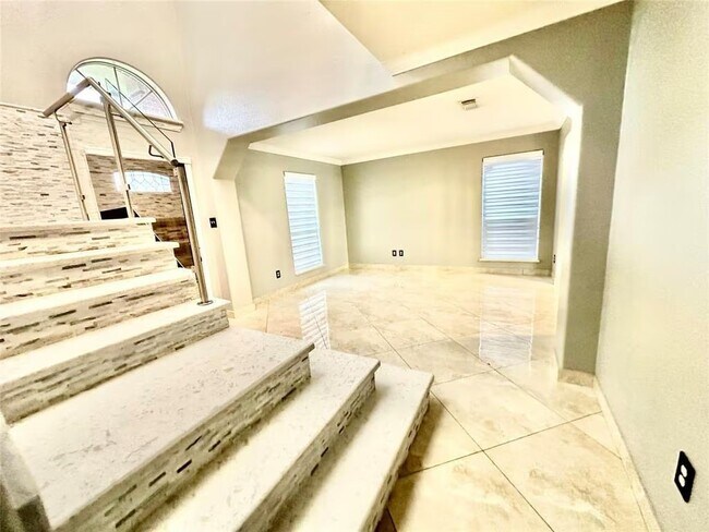 Photo - 16918 Blend Stone