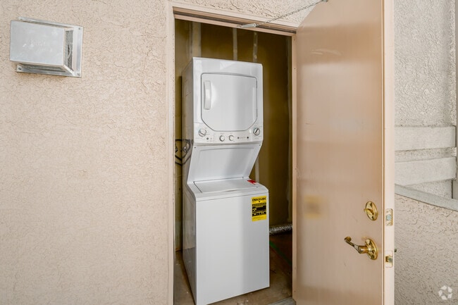 1BR, 1BA - 720SF - Laundry Closet