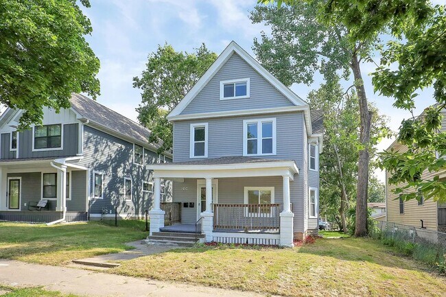 Photo - 2124 Fremont Ave N Unit 2