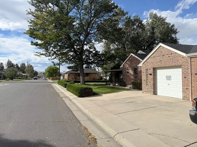 Photo - Adorable Large 4 Bedroom Cottage w/ Tons o...