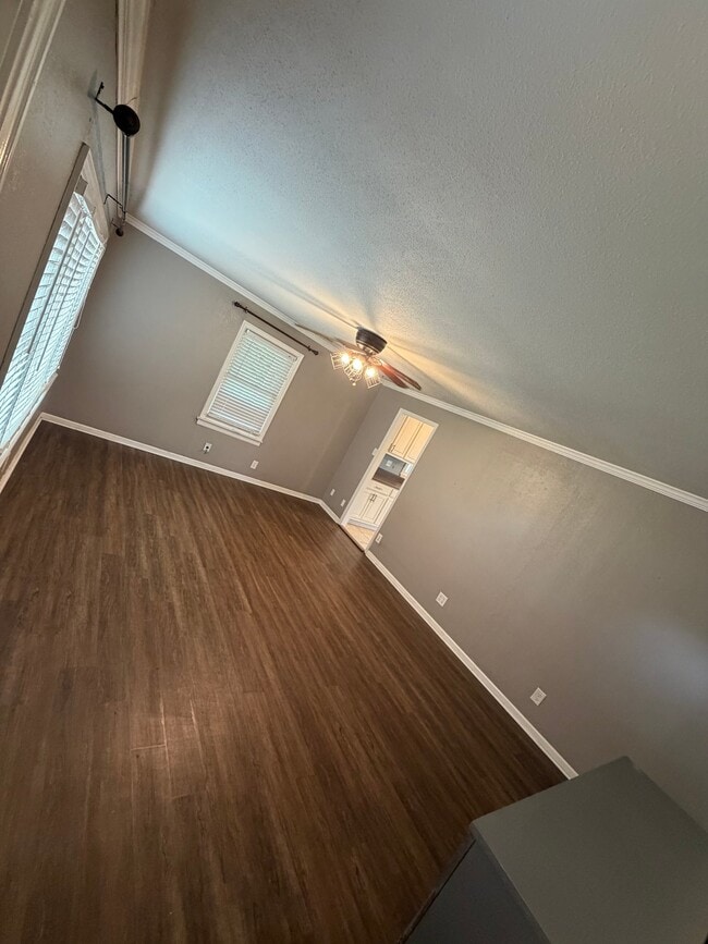 Photo - 139 N Leland Dr