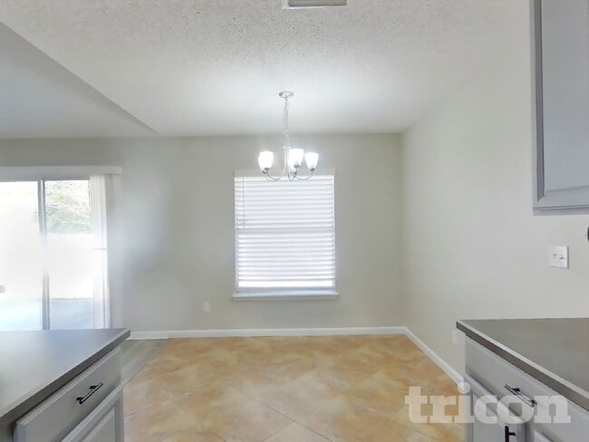 Photo - 6669 Southern Oaks Dr