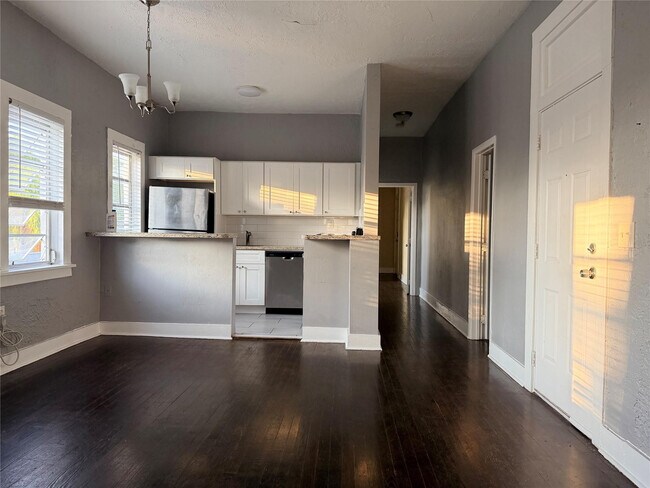 Photo - 1849 Dewey St Unit 4