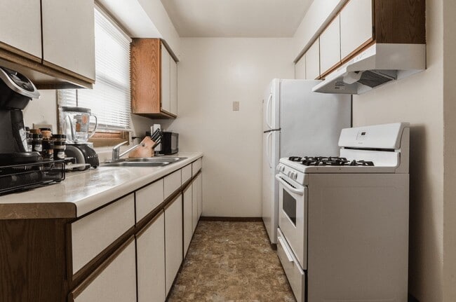 Photo - 826 W Hillcrest Dr