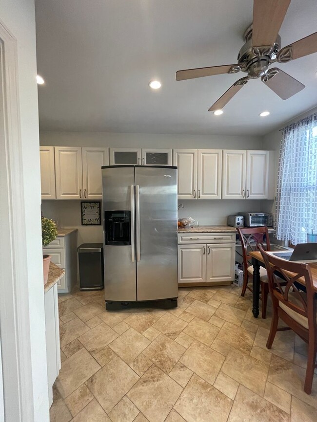 Building Photo - 119 M St Unit 2