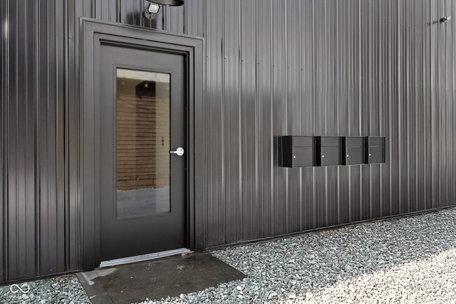 Building Photo - 1013 14th St Unit apartment 2