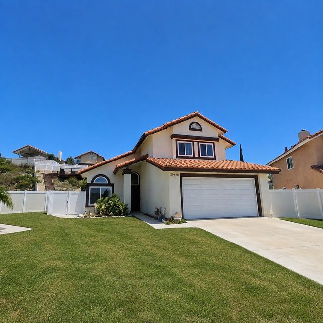 Building Photo - Beautiful Three Bedroom Two and a Half Bathroom Home in Murrieta!