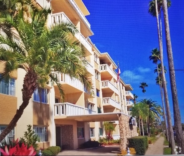 Building Photo - 1200 N Shore Dr NE Unit Shore Crest Condo