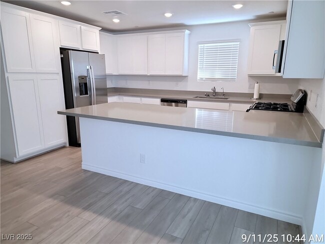 Building Photo - 6246 Foxes Dl St Rental