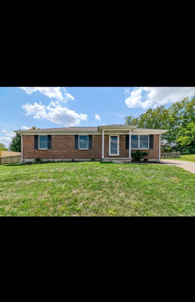 Photo - 108 Wildwood Ct House