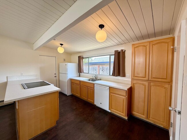 Photo - BEAUTIFULLY MAINTAINED EICHLER-STYLE HOME IN DESIRABLE LUCAS VALLEY WITH HOA POOL AND TENNIS COURTS