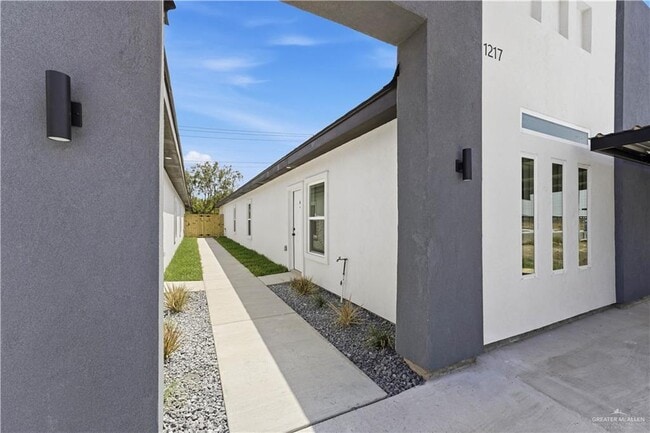 1217 Rosewood Ln Unit 2