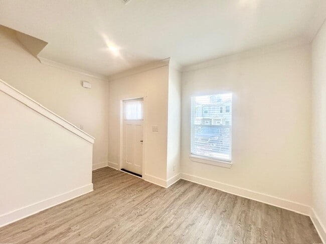 Photo - 107 Date Palm Ln