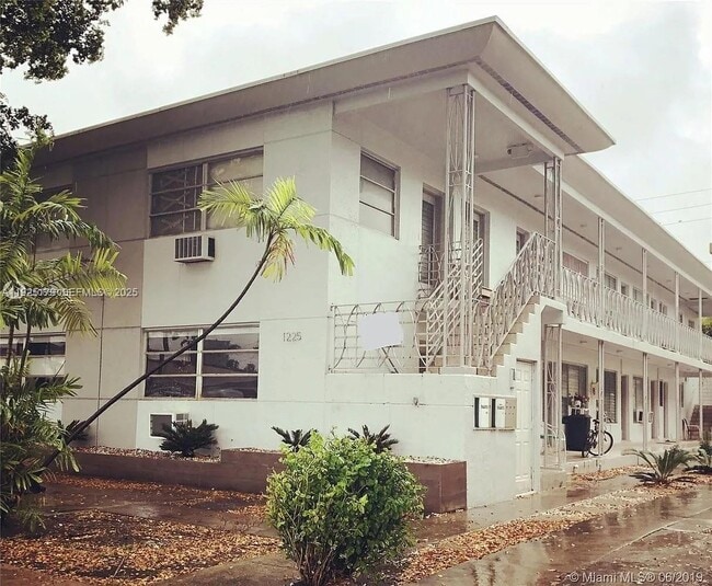 Building Photo - 1225 Normandy Dr Unit 4